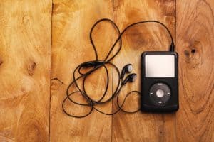 The 15 Best iTunes-Compatible MP3 Players blog image