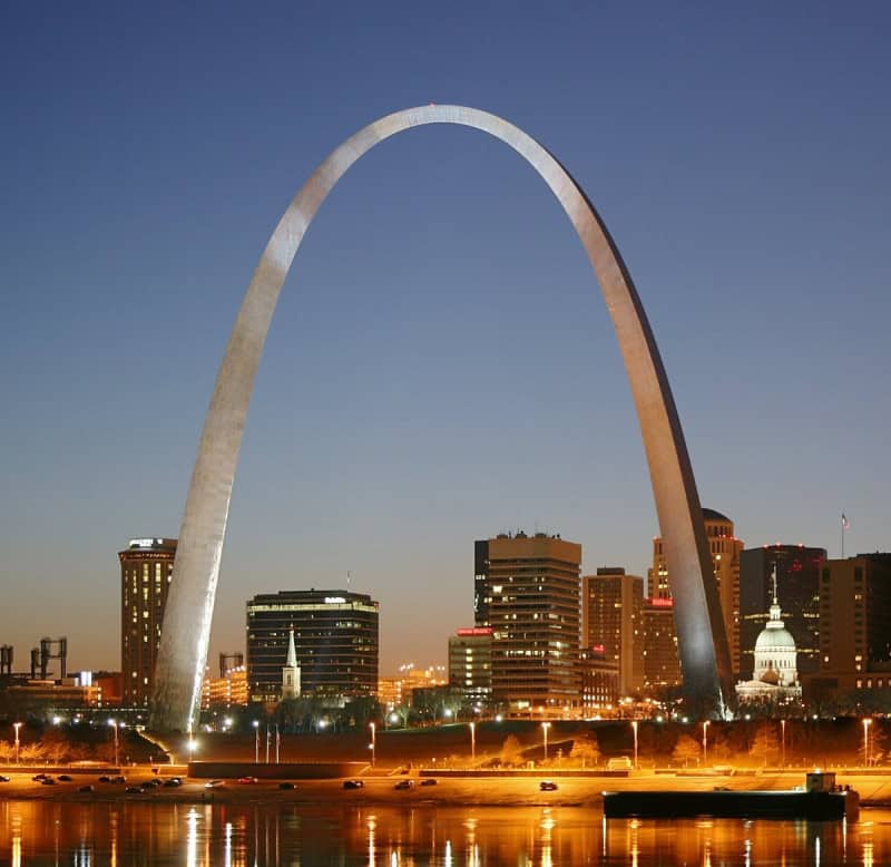 The stainless-steel Gateway Arch rising over the St. Louis skyline at night