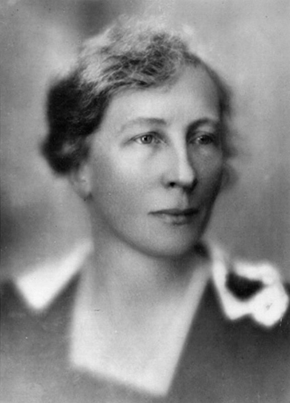 Portrait photograph of Lillian Moller Gilbreth, 1921