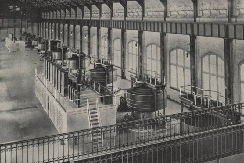 Row of large Westinghouse alternating-current generators inside the Adams Power Plant at Niagara Falls, photographed in 1904